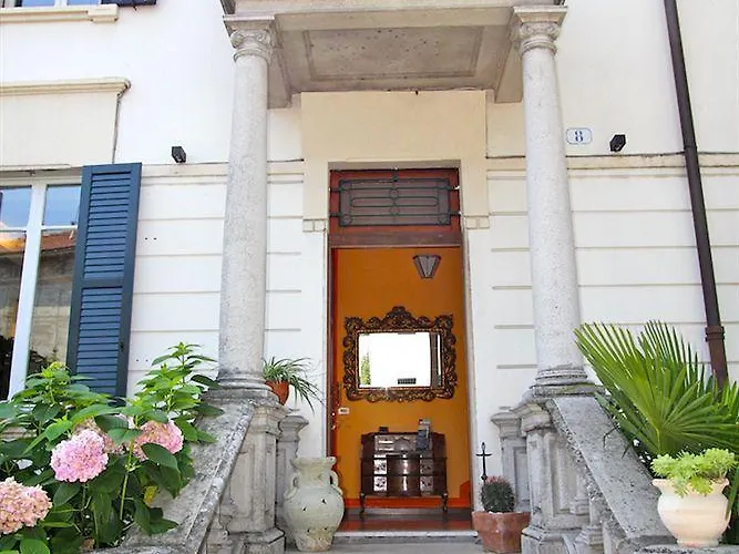 Bed & Breakfast La Magnolia - House 3*